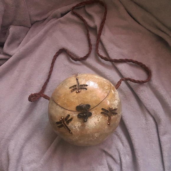 Beautiful Dragonfly hand-carved hard-shell purse - Picture 2 of 12